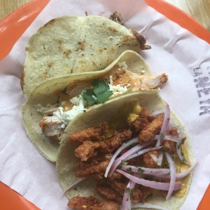 tacos de pollo y calamares