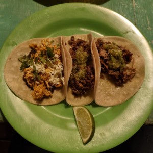 Tacos de Carnita y Pollo