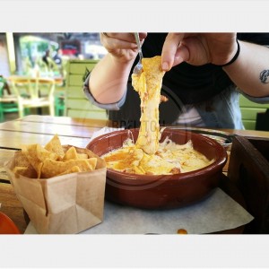 QUESO FUNDIDO CON CHORIZO