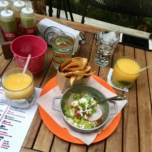 guacamole con totopos