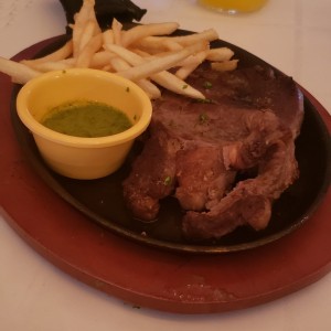 Rib Eye Steak con papas fritas