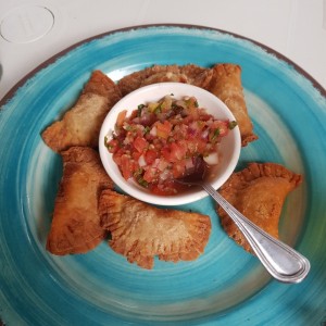 Empanaditas de carne y queso