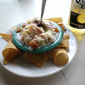 Ceviche de corvina con coco y yuquitas