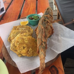 Pescado frito entero 