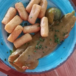Filete de pescado en salsa de coco y curry