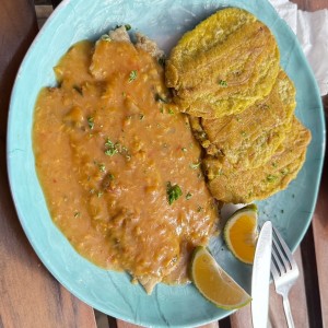 Filete de Pescado en salsa de ajo 