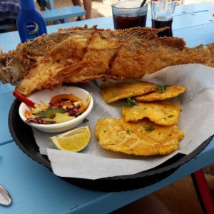 pescado frito entero