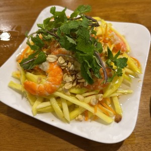 Nôm Xoài ensalada de mango y camarones