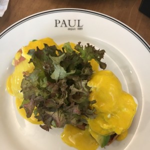 Huevos Benedict con Salmon