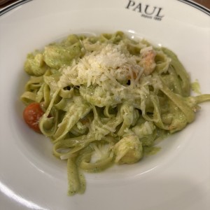 Fetuchini al pesto von langostinos