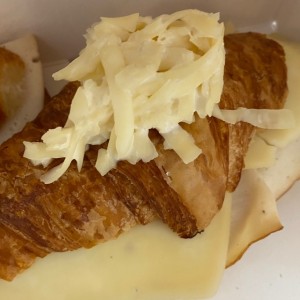 Croissant de jamon y queso 