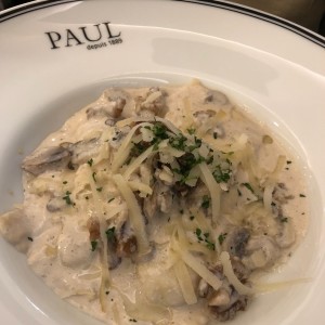 pasta rellena de hongos 