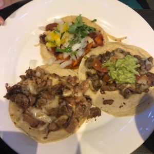 Tacos pastor y chuleta 
