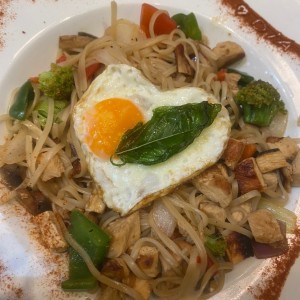 Pad Kee Mao de Pollo