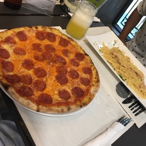 Pizza Salame y Pasta Carbonara