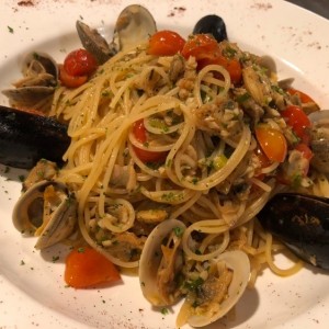 Paste - Spagetti alle Vongole (many clams, good) ?