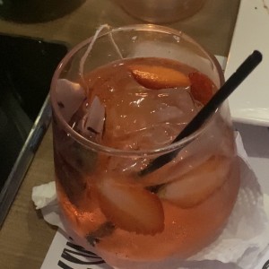 Gin Tonic Cranberry y Fresas