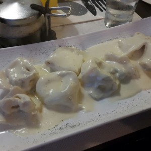 Tortelloni con porcini alla crema di parmigiano