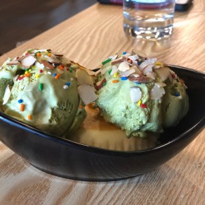 cheesecake con helado matcha