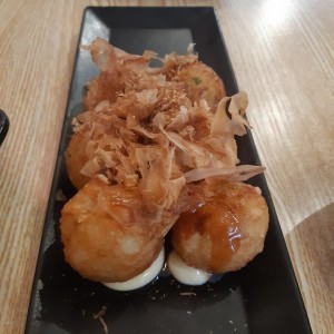 takoyaki con poca salsa :(