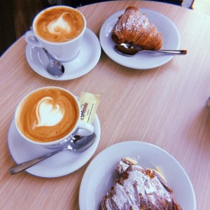 cola de langosta de nutella y crema pastelera con capuccino