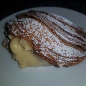 cola de langosta rellena con crema pastelera