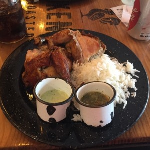 medio pollo y arroz