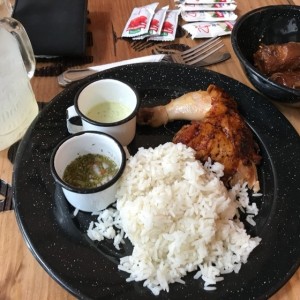 1/4 de pollo con arroz y platano en tentacion 