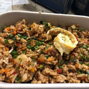 Yakimeshi de Pollo, Carne y Camarones 