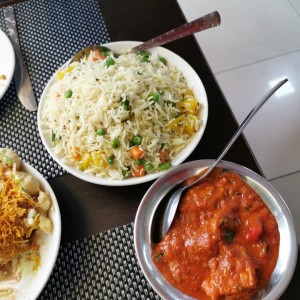 Vegetable Pulao y lamb tikka masala