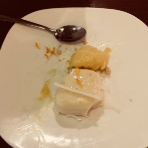 Mousse ce coco con helado de pimiento amarillo