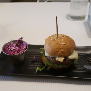 Hamburguesa con pan de almendras