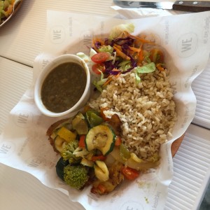 arroz integral pollo , vegetales y lentejas 