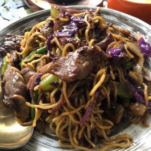 lo mein de carne