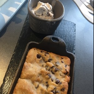 Postre: galleta con helado 