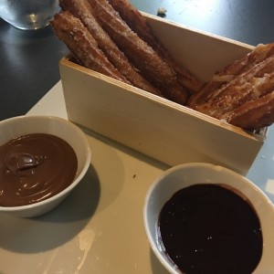 Churros con nutella y chocolate 