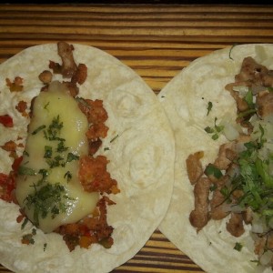 Tacos de chorizos y pollo