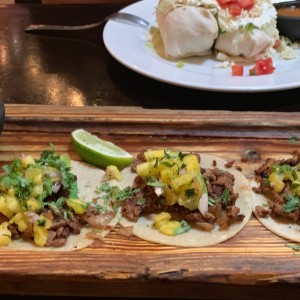 tacos al pastor y burrito