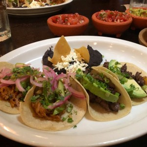 Tacos de Arrachera y y cochinilla 