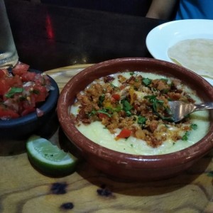 queso fundido con.chorizo