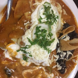 enchilada en salsa roja