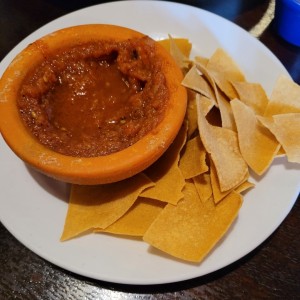 totopos y salsa