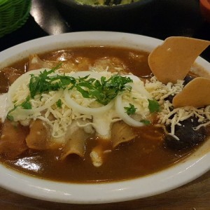 Enchiladas de res divorciadas