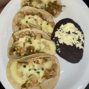 Tacos pechuga poblana 