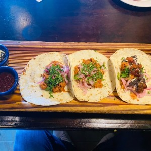 Tacos de cochinilla 