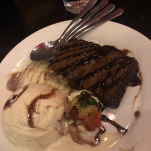 Brownie con Helado de Vainilla