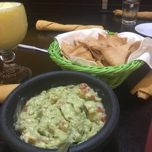 guacamole y totopos