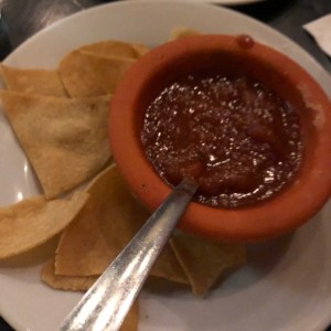 nachos con salsa picante 