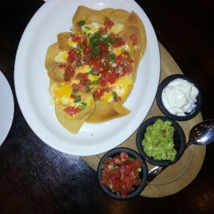 Entrada - Nachos con Frijoles y Queso