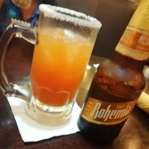 michelada con Bohemia